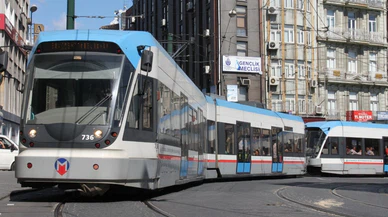 Güngören'de tramvay raydan çıktı!
