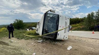 Bursa'da öğrenci servisi devrildi! 23 kişi yaralı