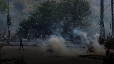 Pakistan'da kaos büyüyor: Ordu göreve çağrıldı