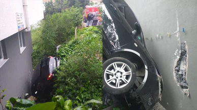 Otomobiliyle bir binanın bahçesine düştü!