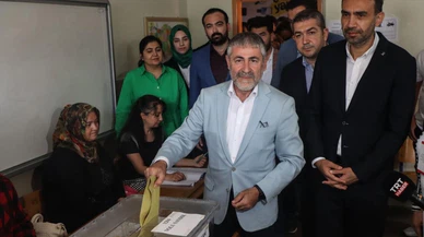 Hazine ve Maliye Bakanı Nebati oyunu Mersin'de kullandı