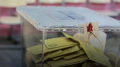 Türkiye sandık başında! Oy verme işlemi başladı