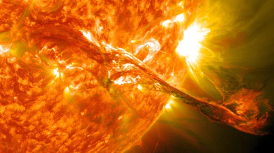 Güneş yüzeyinde Dünya'nın 4 katı büyüklüğünde delik!