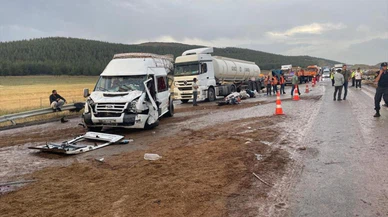 TAG Otoyolu'nda zincirleme kaza: 2 ölü, 20 yaralı