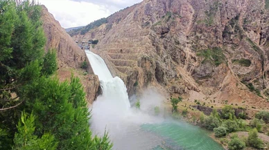 Sivas'ta Kılıçkaya Barajı doldu, kapakları açıldı