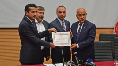 Bakanı Kirişci, Kahramanmaraş'ta mazbatasını aldı