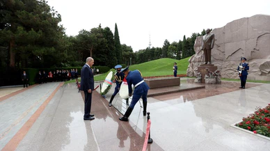Kurtulmuş, Bakü Şehitliği’ni ziyaret etti!