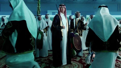 Cristiano Ronaldo Arap kıyafetleriyle poz verdi!