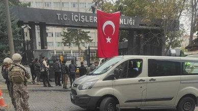 İçişleri Bakanlığı’na Türk bayrağı asıldı!