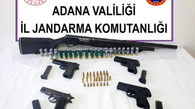 Adana'da bir evde ruhsatsız 19 tabanca ele geçirildi!
