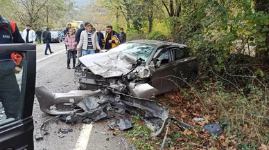 Bartın’da iki otomobil çarpıştı: 1 ölü, 5 yaralı