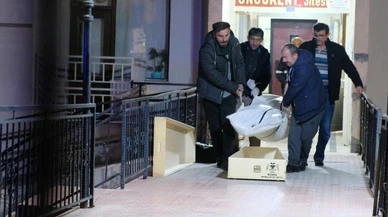 Haber alınamayan kadın evinde bebeğiyle ölü bulundu
