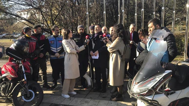 Ağbaba, TBMM’de motokuryeler ile açıklama yaptı