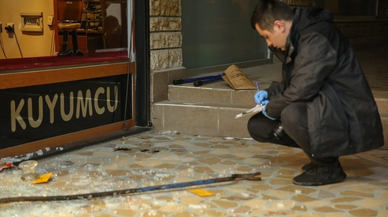 Girdikleri kuyumcudan 500 bin TL’lik altın çaldılar