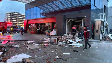 Akaryakıt istasyonunda patlama: 2 yaralı