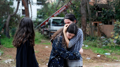 Boşanma aşamasındaki eşi evi sattı; ikizleriyle sokakta kaldı