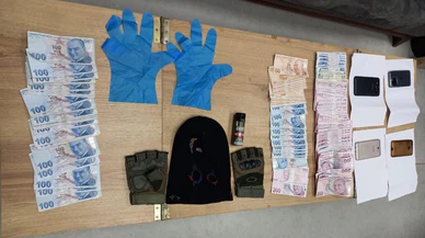 Eşcinsel ilişki vaadiyle çağırdıkları evde gasp ettiler!