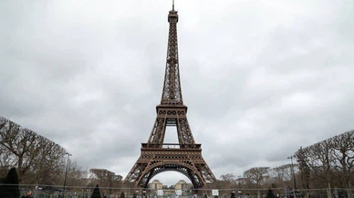 Eyfel Kulesi 6 gün süren grevin ardından ziyarete açıldı