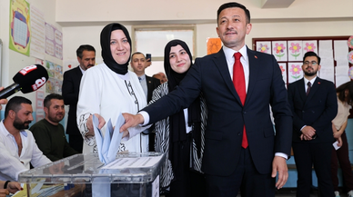 Cumhur İttifakı İzmir adayı Hamza Dağ, oyunu kullandı