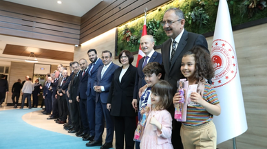 Bakan Özhaseki Bakanlık personelleriyle bayramlaştı