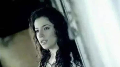 Bir döneme “hayalet sevgilim” şarkısı ile damga vuran İrem Yağcı’nın şimdiki mesleği ve son hali şaşırttı!