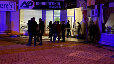 2,5 saat arayla arkadaşlarından birini öldürdü, diğerini yaraladı