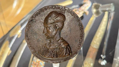 Fatih'in "tılsımlı madalyonu" 1,4 milyon sterline satıldı