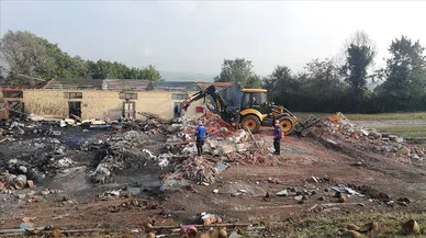 Enkaz kaldırma çalışmaları sürüyor