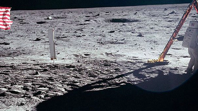 Ay'a ilk adım siyasi çıktı