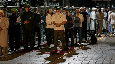 Sabah namazında akın ettiler