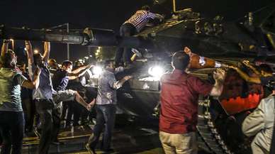 Alçak uçuş yapan FETÖ'cü pilota müebbet