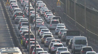 İstanbulluların trafik çilesi bitmiyor!