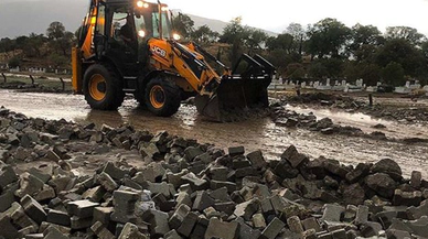 Ege'yi kuvvetli yağış ve fırtına vurdu