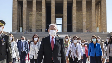 Tek adam Kılıçdaroğlu Anıtkabir'de!