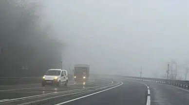 D-100 kara yolunun Bolu Dağı kesiminde sağanak ve sis etkisini gösterdi