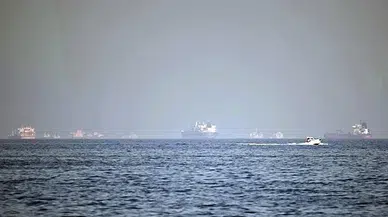 Hürmüz Boğazı çevresinde binden fazla gemi mahsur kaldı