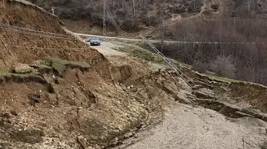 Samsun’da heyelan: Ulaşım durdu, elektrik kesildi