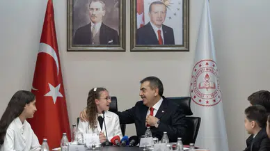 Milli Eğitim Bakanı Tekin, koltuğunu 5. sınıf öğrencisi Defne Bayraktaroğlu'na devretti