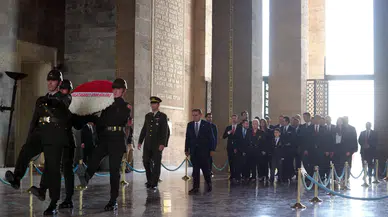 Galatasaray Kulübü Başkanı Dursun Aydın Özbek Anıtkabir’i ziyaret etti