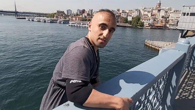 Galata Köprüsü'nden gemiye atlayan kişi gözaltında