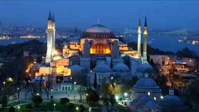 Ayasofya'ya giriş ücreti yabancı turistler için 25 euro oldu!