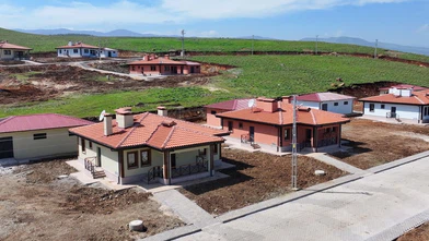 Depremzede Sezer Ailesi, yeni yuvalarına kavuştu