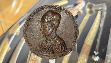 Fatih'in "tılsımlı madalyonu" 1,4 milyon sterline satıldı