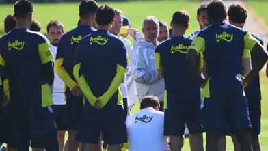 Fenerbahçe, taraftarı önünde yeni sezon hazırlıklarını sürdürdü