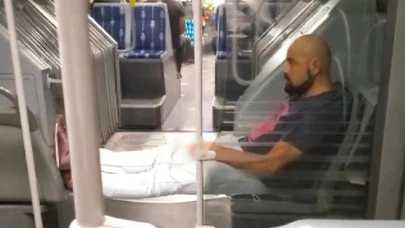 Pes dedirtti! Metrobüste akılalmaz görüntü