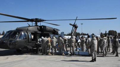 Mehmetçik, İncirlik Üssü'nde yardımların sevkiyatı için gece gündüz görev başında