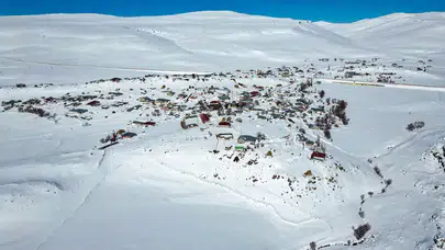 Erzurum Karayazı'da yoğun kar yağışı hayvancılığı olumsuz etkiliyor