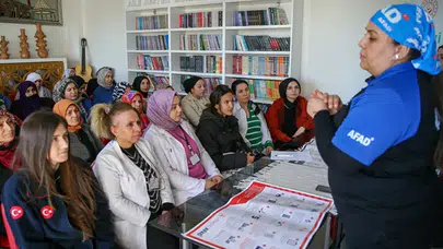 Kadınlar AFAD eğitimleriyle afetlere karşı bilinçleniyor
