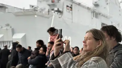 Avrupa'daki Türkler Rotterdam Limanı'na demirleyen TCG Anadolu'ya büyük ilgi gösterdi