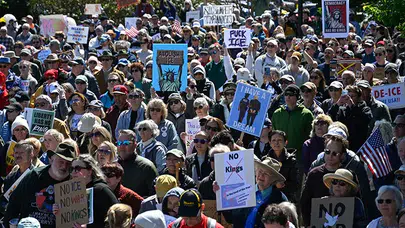 ABD'de, Trump yönetimine karşı "Krallara Hayır" protestosu düzenlendi